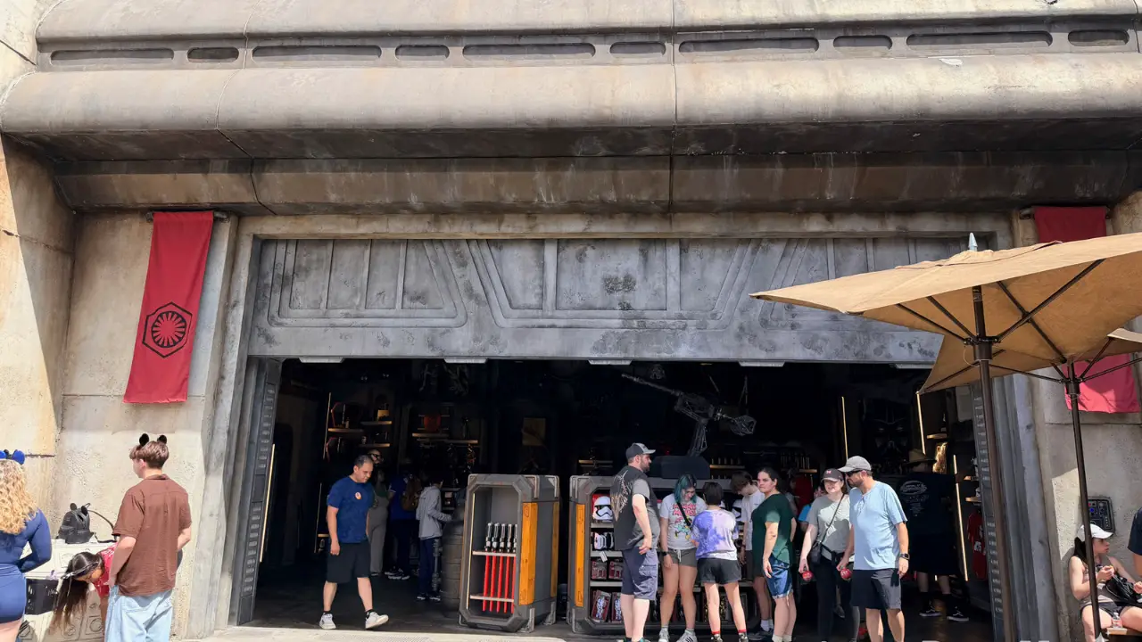 Black Spire Surplus Opens During Transition From First Order Cargo in Disneyland’s Star Wars: Galaxy’s Edge