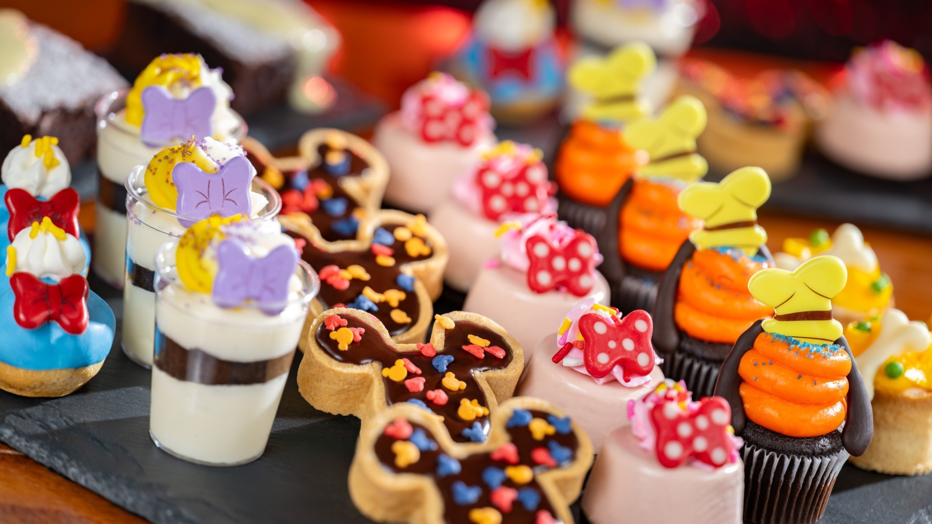 New Character Themed Desserts Arrive at Chef Mickey’s at Disney’s Contemporary Resort at Walt Disney World