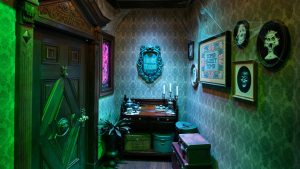 VIDEO: Haunted Mansion Parlor on the Disney Destiny
