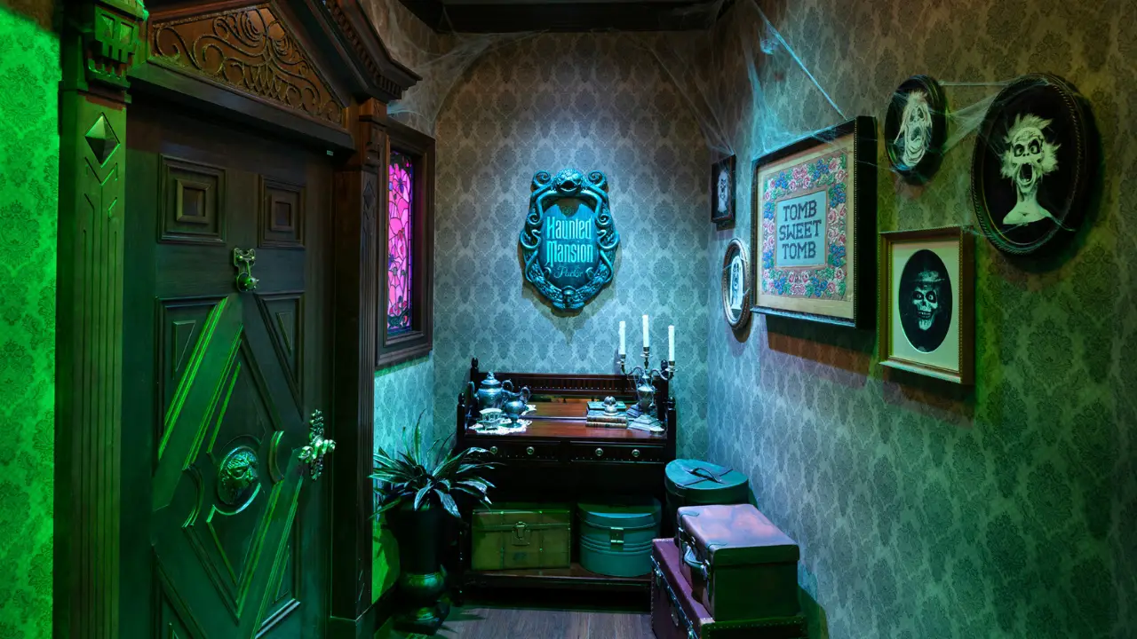 VIDEO: Haunted Mansion Parlor on the Disney Destiny