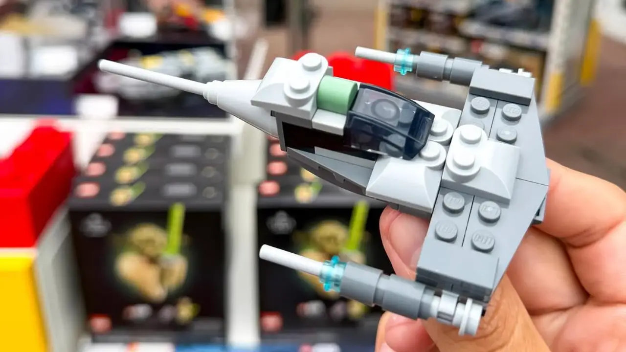 LEGO Store in Downtown Disney District Celebrates Star Wars with Builds and Giveaways
