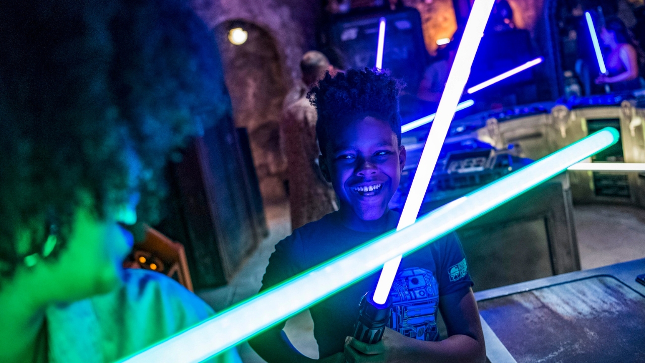 New Experience at Disneyland Allows Younglings to Build Lightsabers at Savi’s for Free