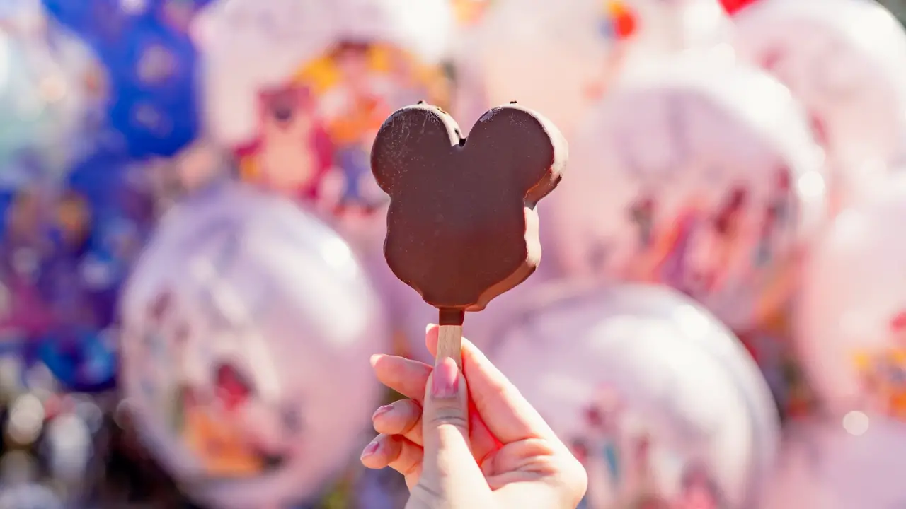 GUIDE: Locations of Ice Cream, Slushies, and More Cold Treats at Disneyland Resort