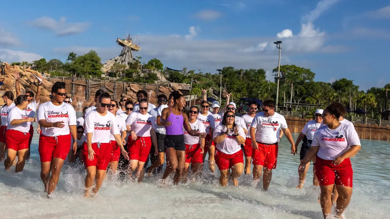 The World’s Largest Swimming Lesson Hosted by Walt Disney World Resort