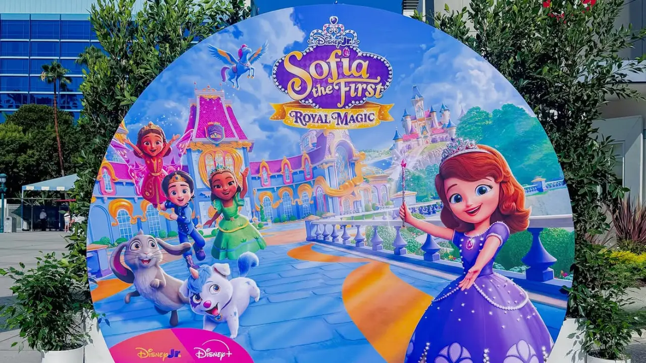 Bubbles Experience Returns to Downtown Disney District