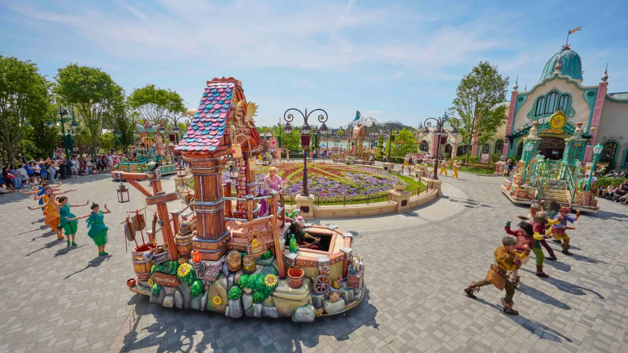 Disneyland Paris Shares Full Video of Disney Princess Cavalcade