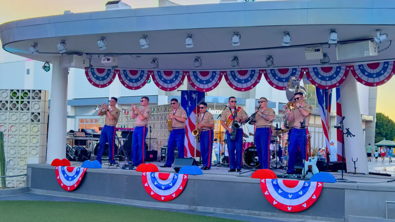 1st Marine Division Diamondbacks & Old Breed Brass Band Perform at Downtown Disney LIVE! Stage for Fourth of July Weekend Festivities