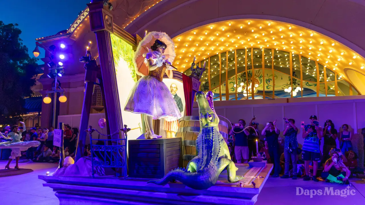 Madame Leota’s Swinging Wake – A Haunted Mansion Street Party Makes Enthusiastic Debut at Oogie Boogie Bash