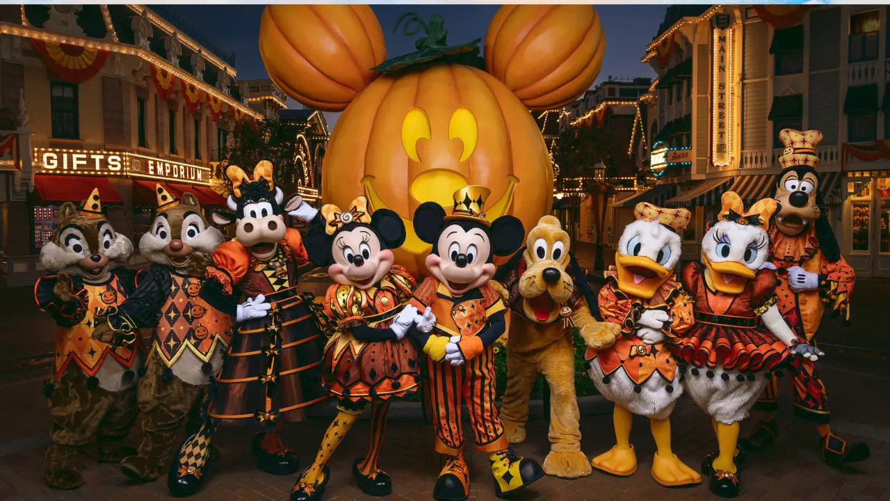 Mickey & Friends Debut New Halloween Outfits at the Disneyland Resort