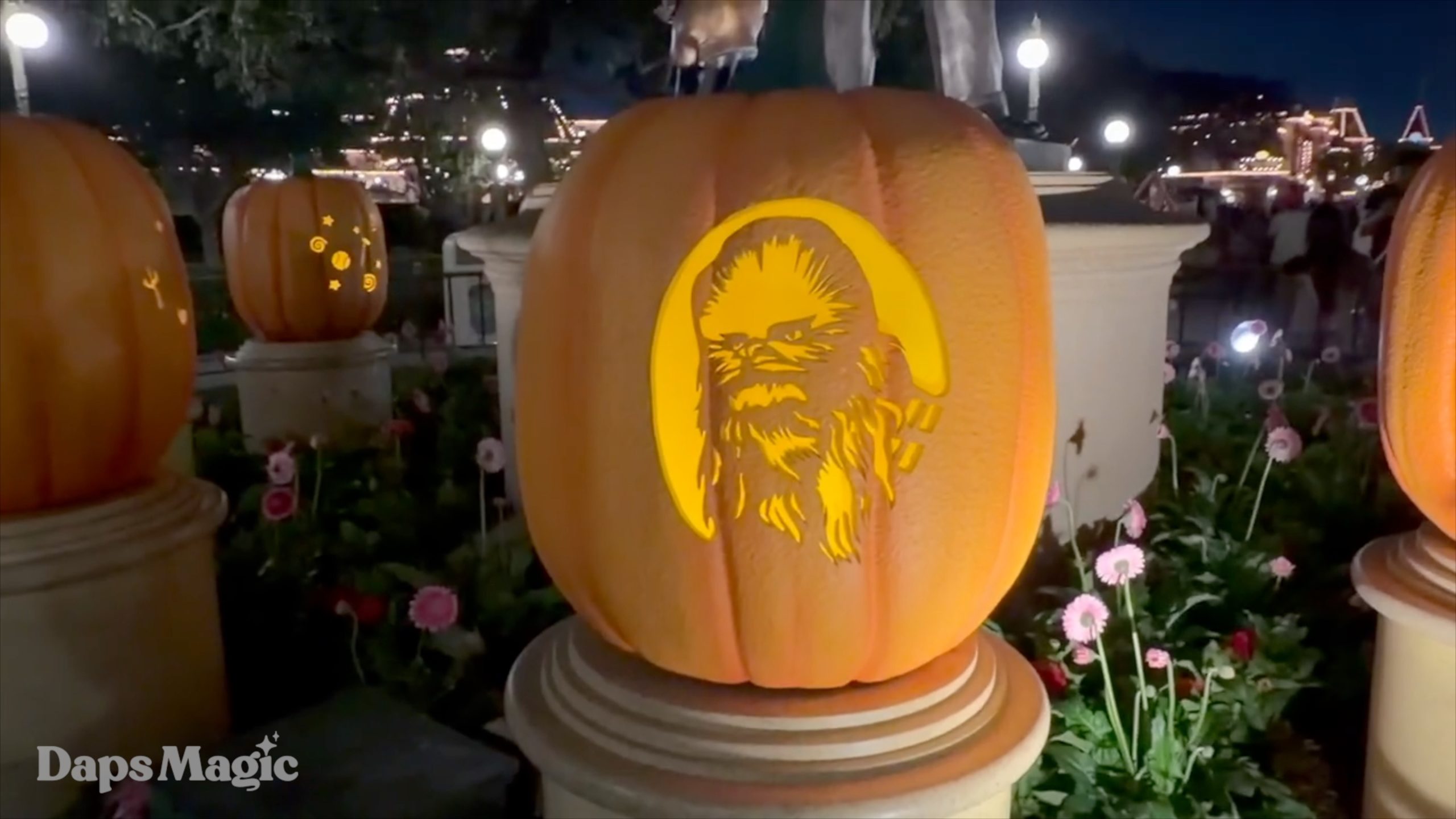 New Star Wars: Galaxy’s Edge Jack-O-Lantern Arrives in Disneyland’s Hub