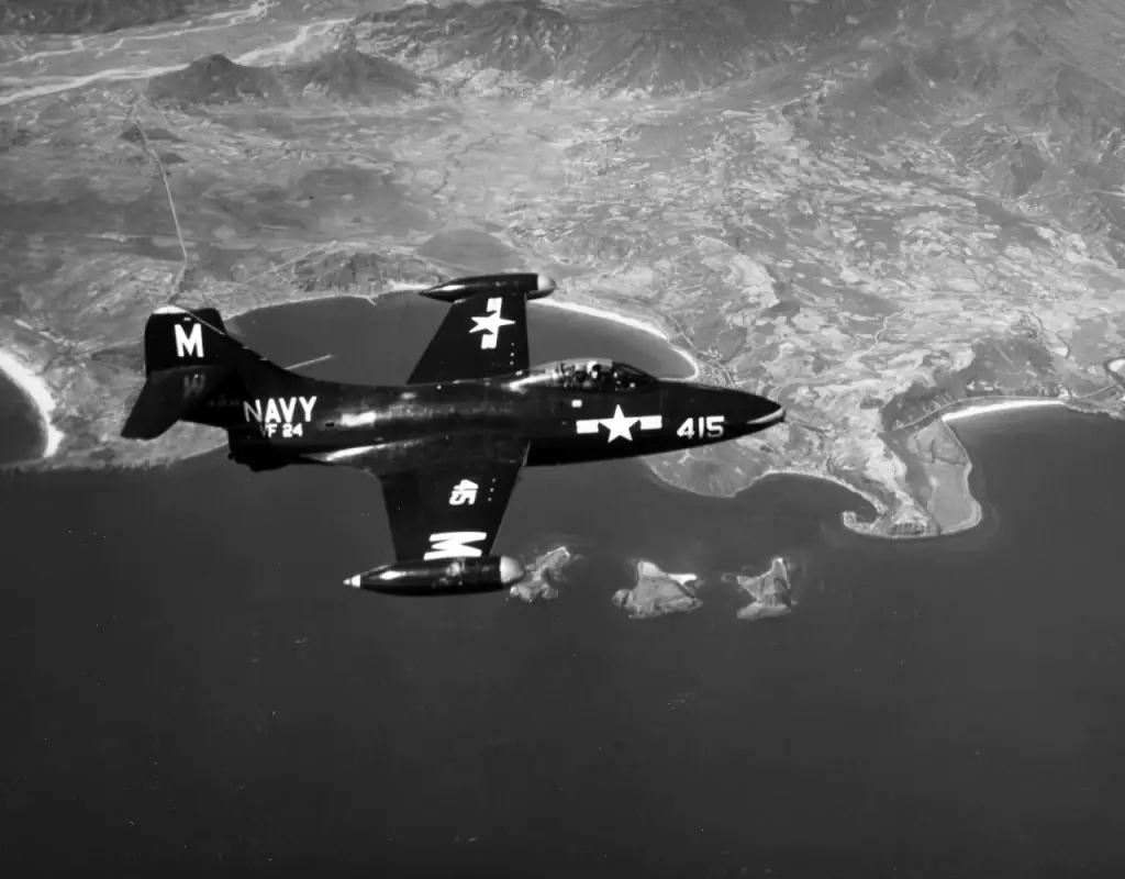 A F9F-2 Panther over Korean waters in 1952 like the one Royce Williams flew during the Korean War. (Official U.S. Navy Photograph).