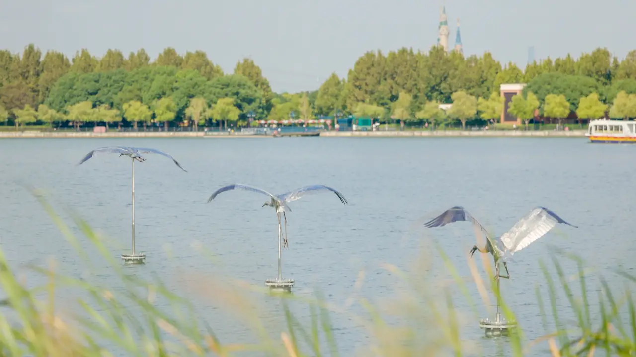 New Siberian Crane Sculptures Arrive at Shanghai Disney Resort